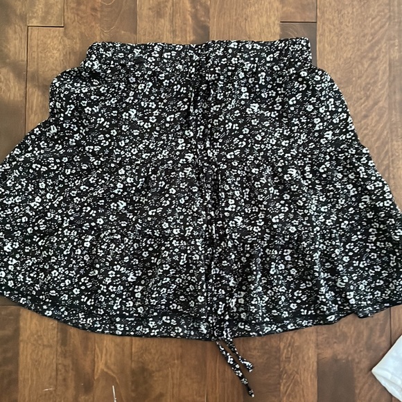 Bundle of 4 skirts - Picture 2 of 5